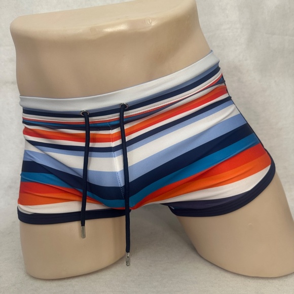 2xist Square Cut Swimsuit Small Gently worn 84% polyester/16% spandex - Picture 4 of 6